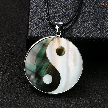 Natural Shell Yin Yang Bagua Colar Redondo para Homens e Mulheres, Branco e Preto Tai Ji, Pingente de Mãe de Pérola, Taoísmo Chinês Jóias Taoístas