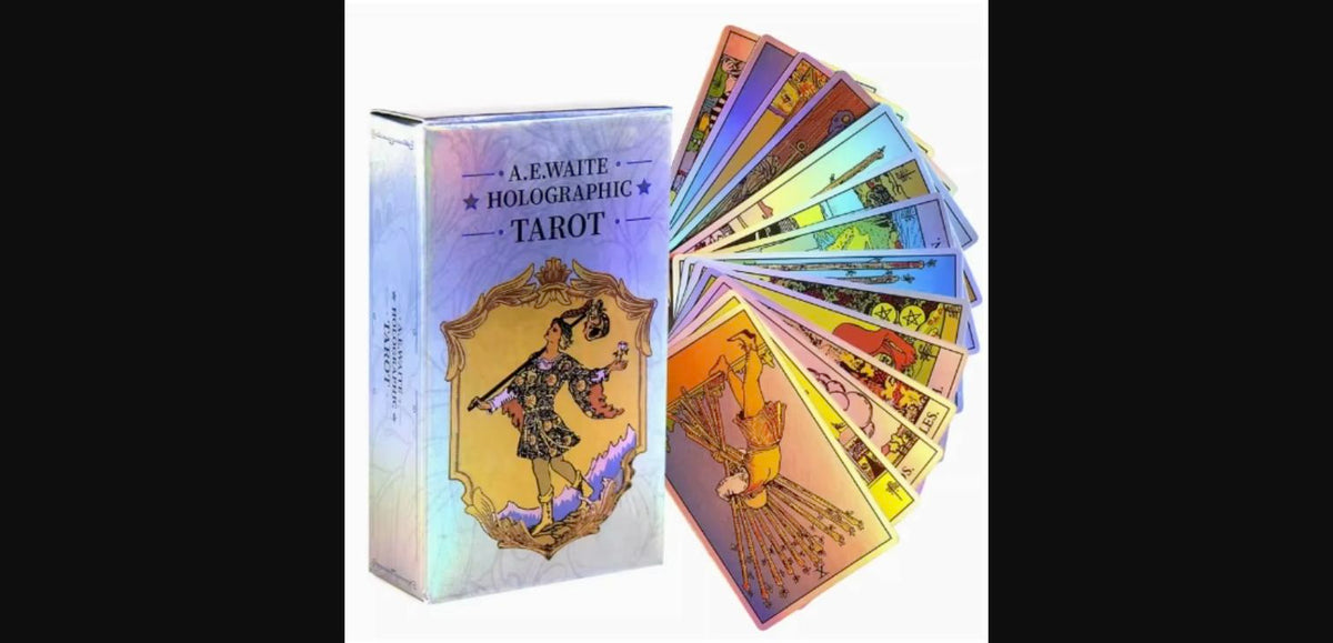 Tarot Aurora: Rider-Waite Holográfico. Diseño y acabado de la pieza mostrada.