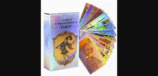 Tarot Aurora: Rider-Waite Holográfico. Diseño y acabado de la pieza mostrada.